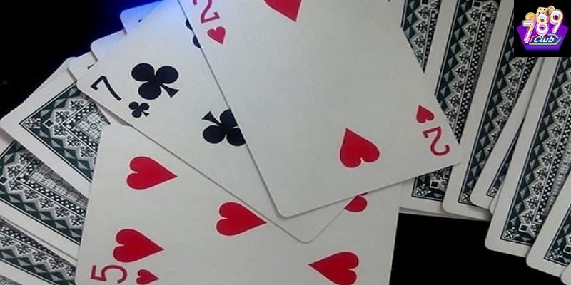 Luật chặt heo trong tiến lên quan sát đối thủ